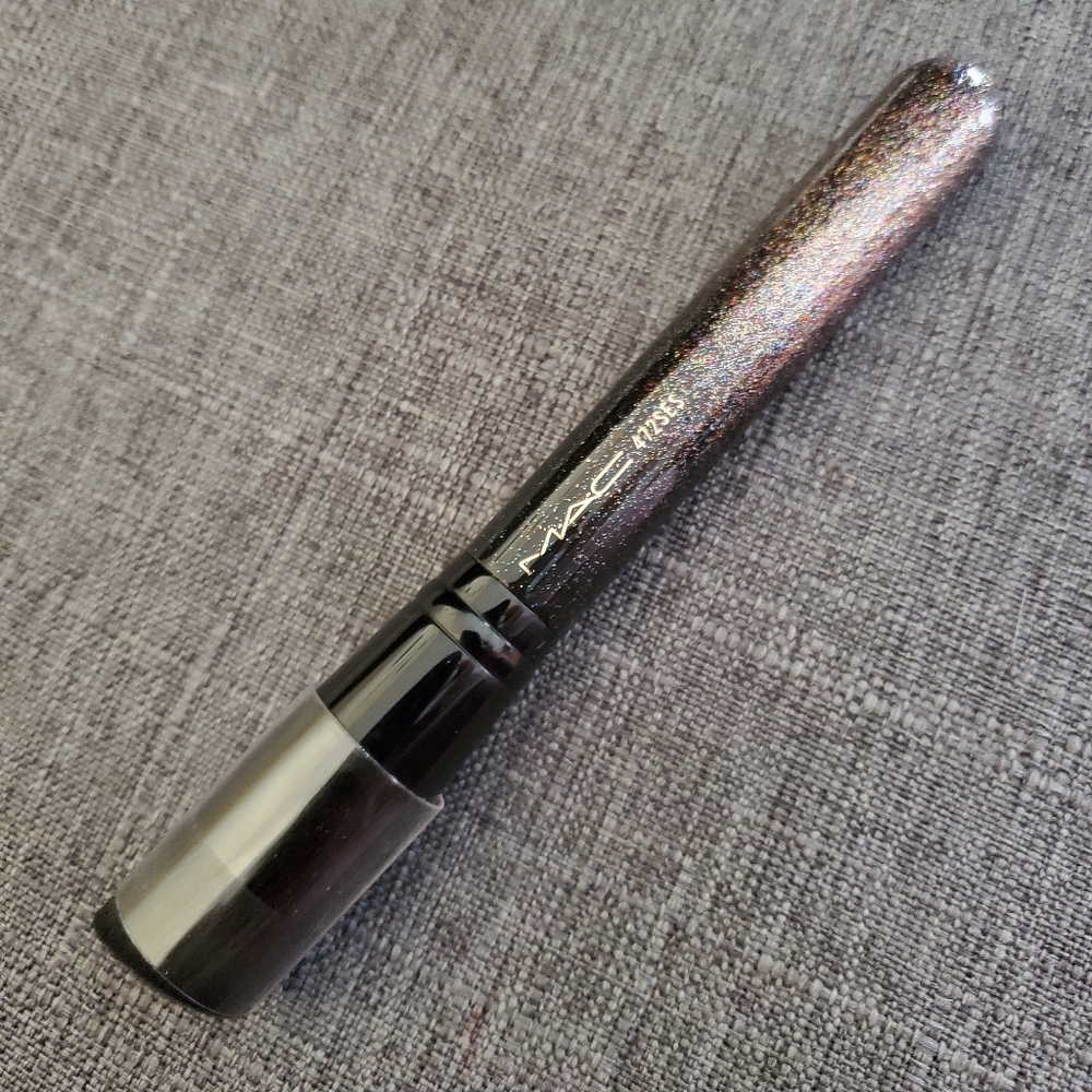 MAC COSMETICS Limited Edition Dazzle Black Holiday Foundation Brush 472S…